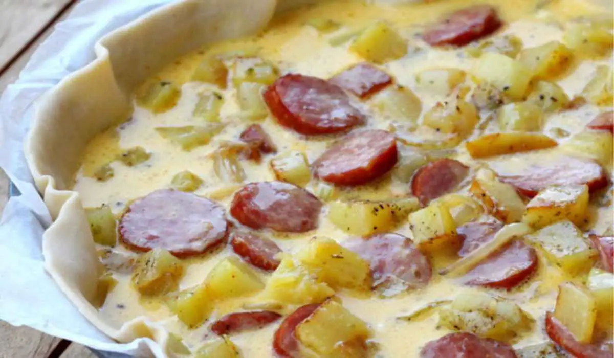 Quiche Campagnarde aux Saucisses Fumées et Pommes de Terre